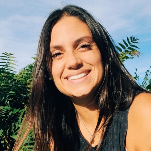 Meet your Posher, Iza - Picture 3 of 4